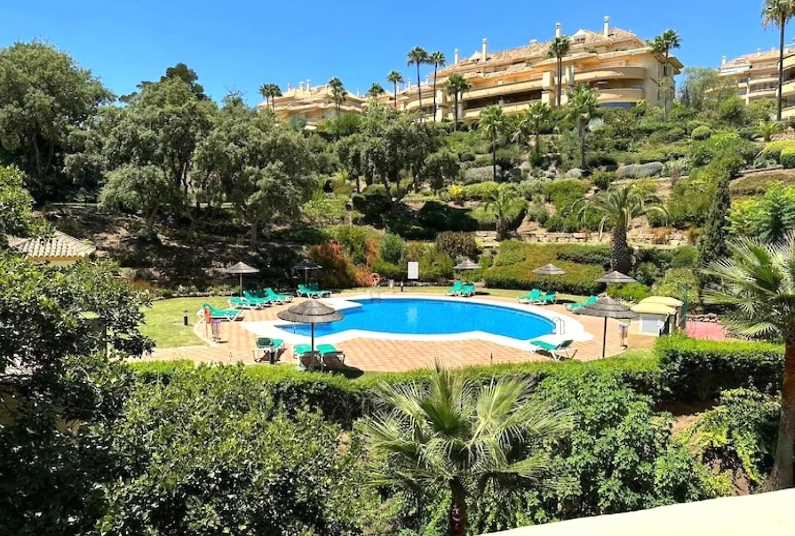 Penthouse Duplex 3 Chambres, Vue Mer A Elviria Marbella Spain