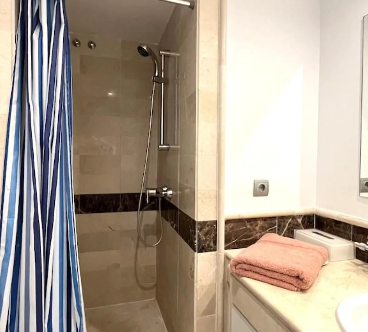 Penthouse Duplex 3 Chambres, Vue Mer A Elviria Marbella Apartment