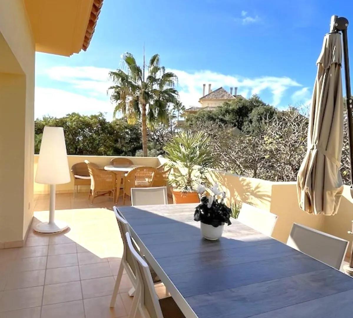 Penthouse Duplex 3 Chambres, Vue Mer A Elviria Marbella Spain