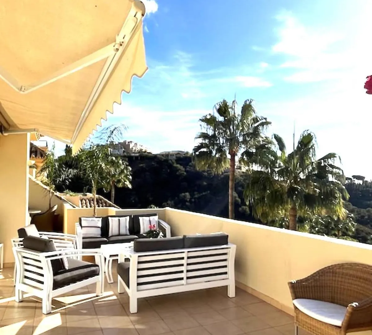 Penthouse Duplex 3 Chambres, Vue Mer A Elviria Marbella Apartment
